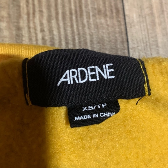 Cropped Printed-Design Hoodie - Picture 3 of 3